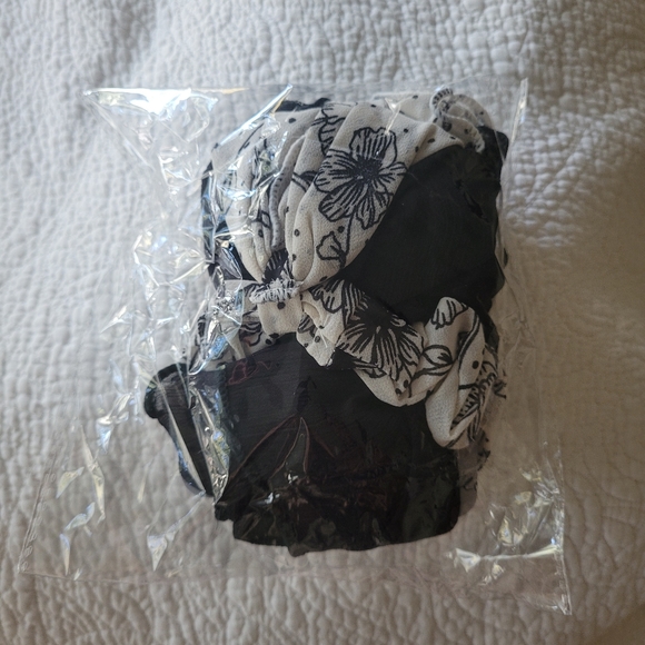 *FREE* New Kenneth Bernard Collection Hair Scarf - Black & White - Picture 4 of 5